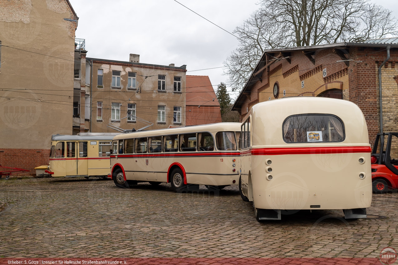 Foto des historischen Bus-Gespanns aus H6B und W701