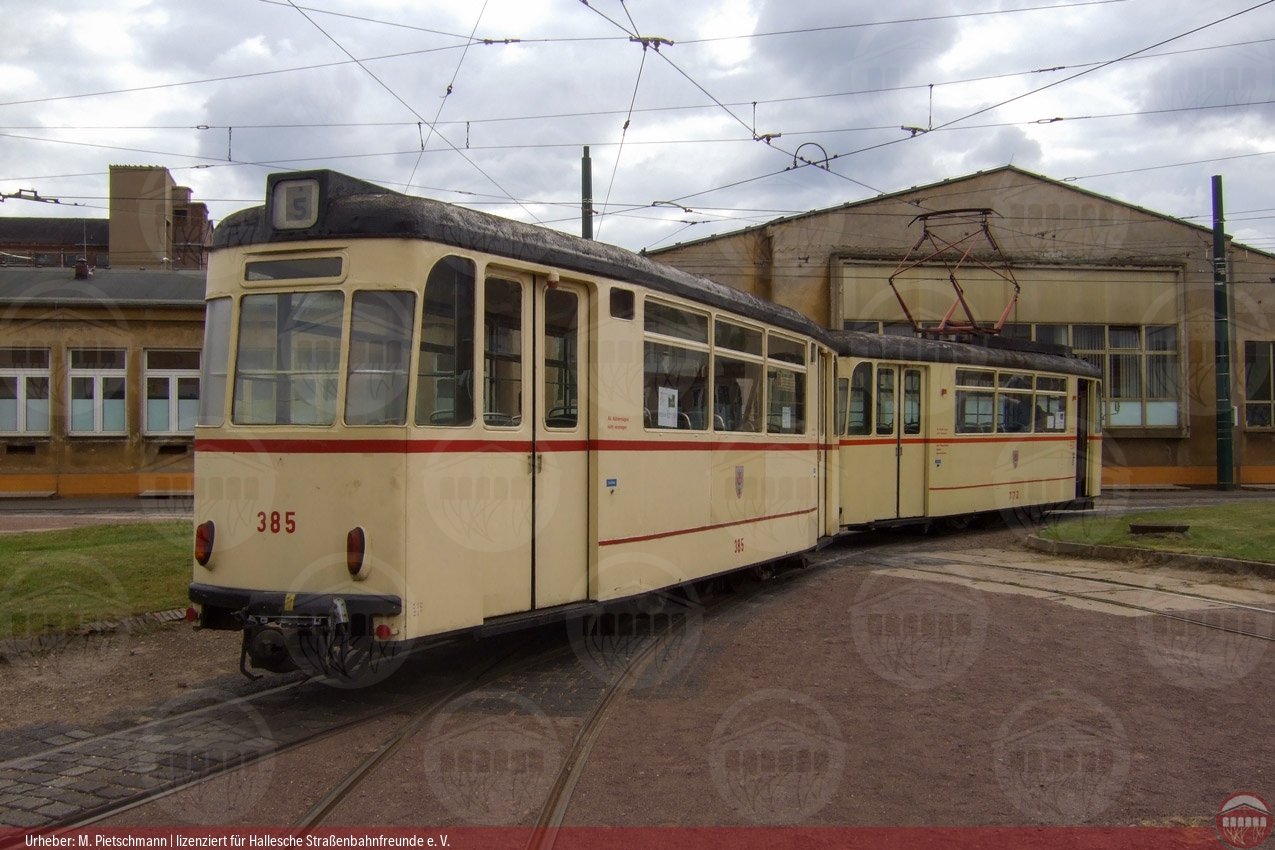 Foto vom historischen Triebwagen 772 mit Beiwagen 385 im Betriebshof Freiimfelder Straße