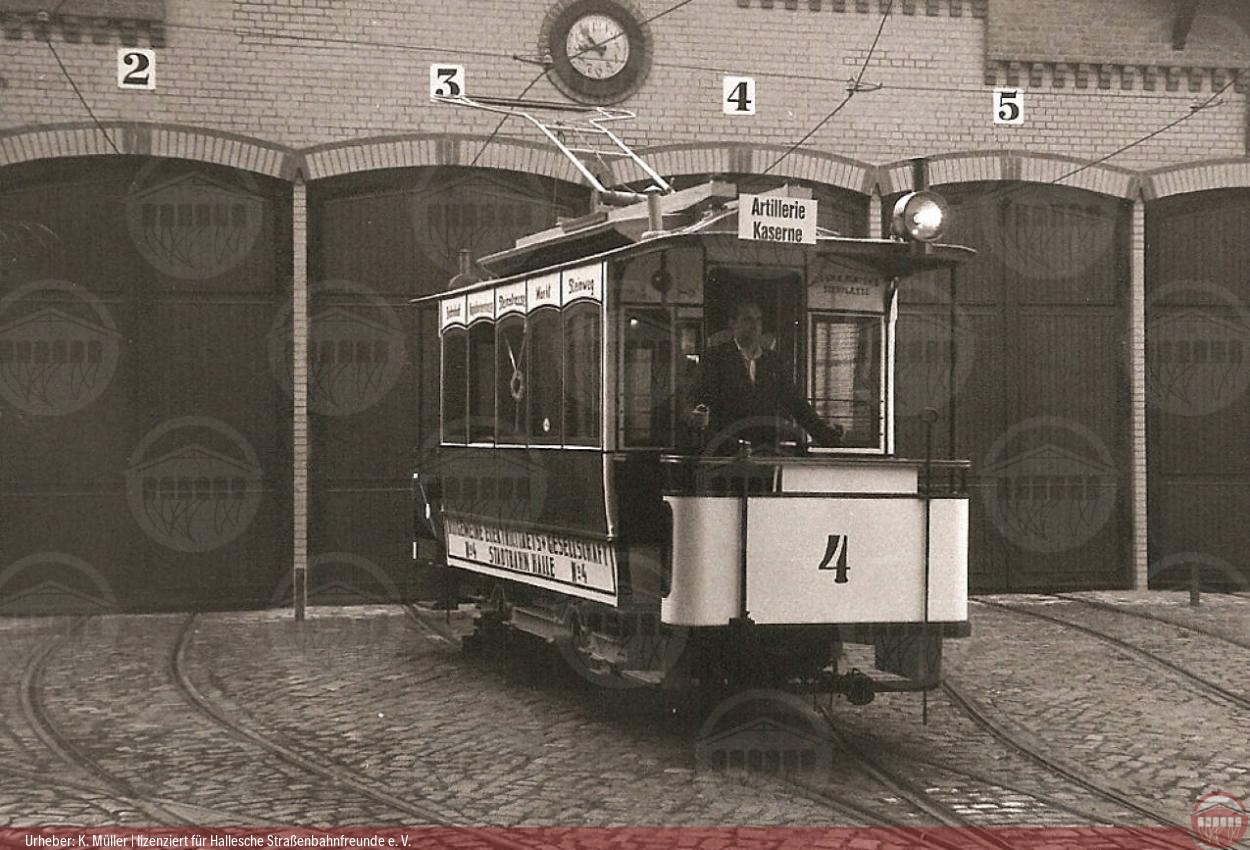 Foto vom historischen Triebwagen 4 im historischen Straßenbahndepot