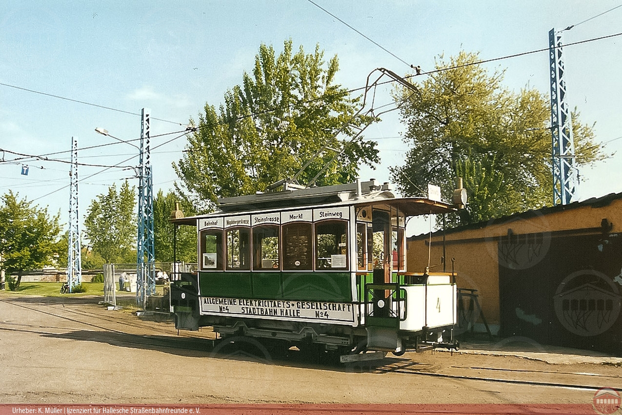 Foto vom historischen Triebwagen 4 im Betriebshof Merseburg