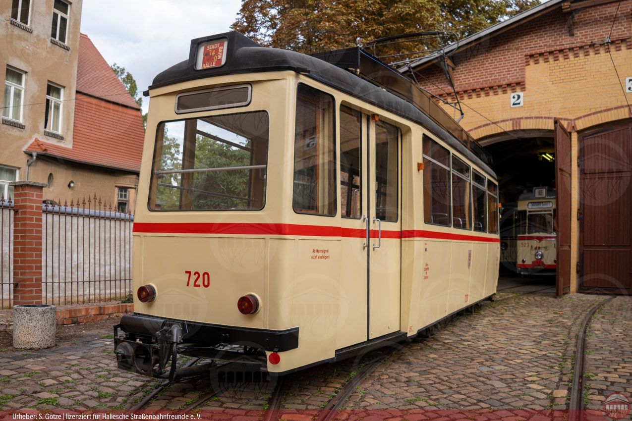 Foto vom historischen Triebwagen 720 im Betriebshof Seebener Straße