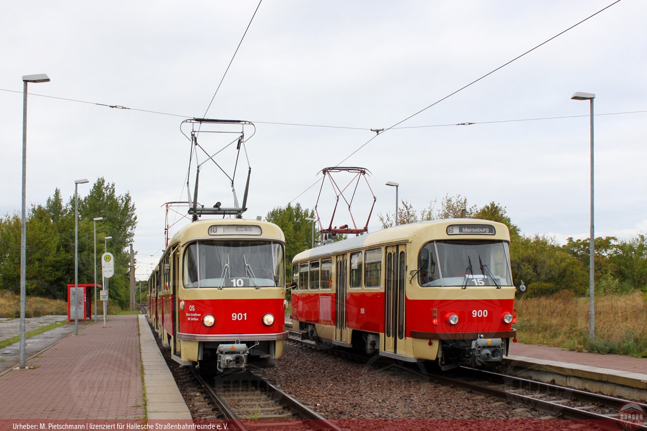 Foto von den historischen Triebwagen 901 und 900 in Schkopau