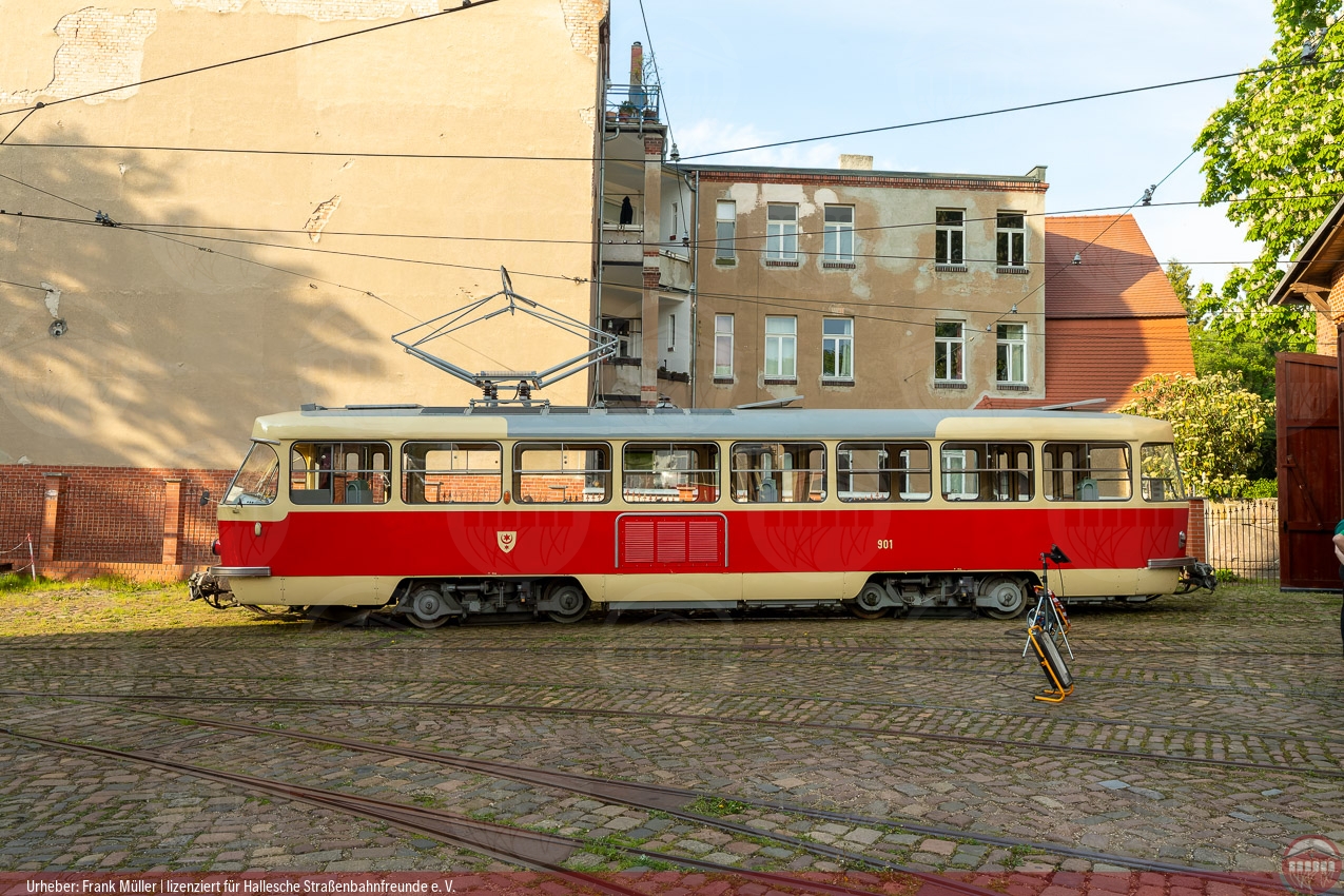seitliches Foto von Tatra-Triebwagen 901