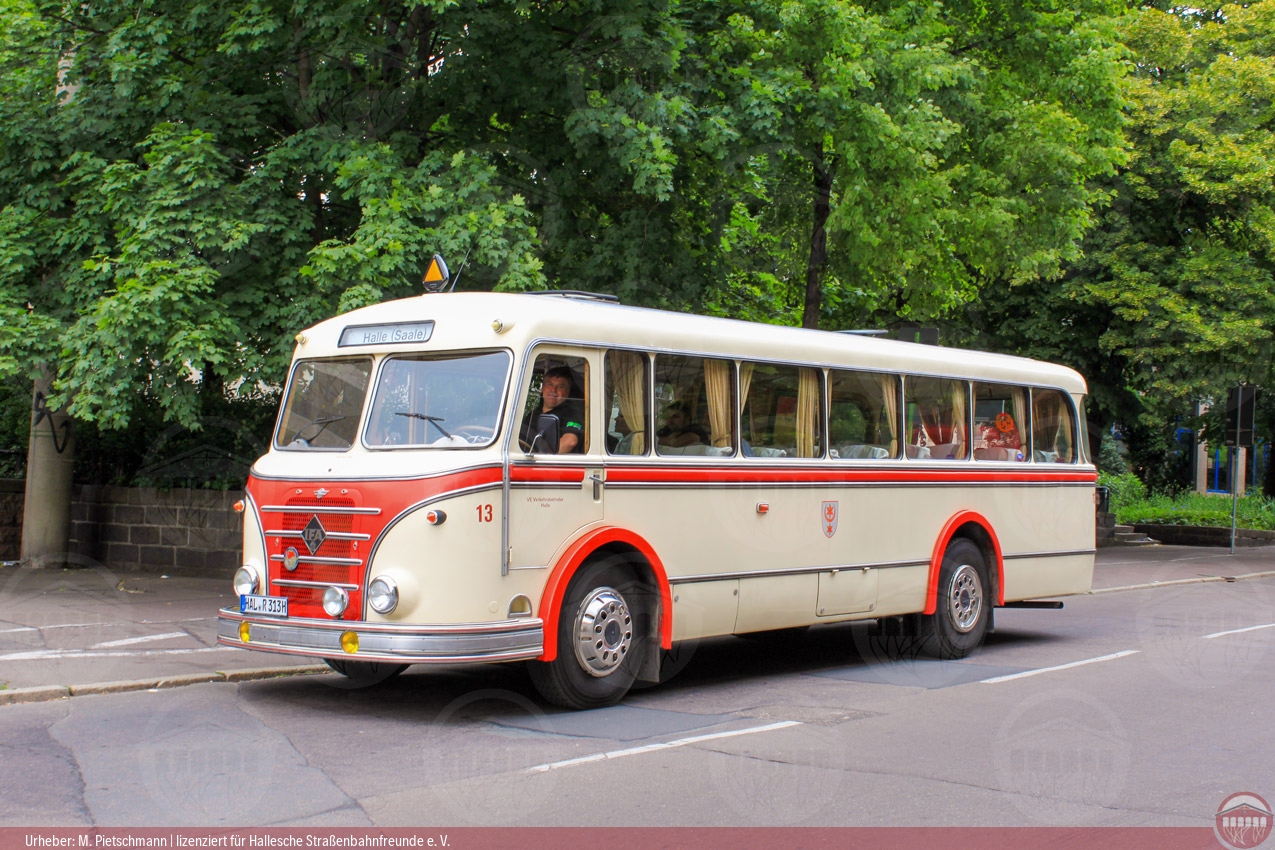 Foto des historischen Omnibus vom Typ H6B
