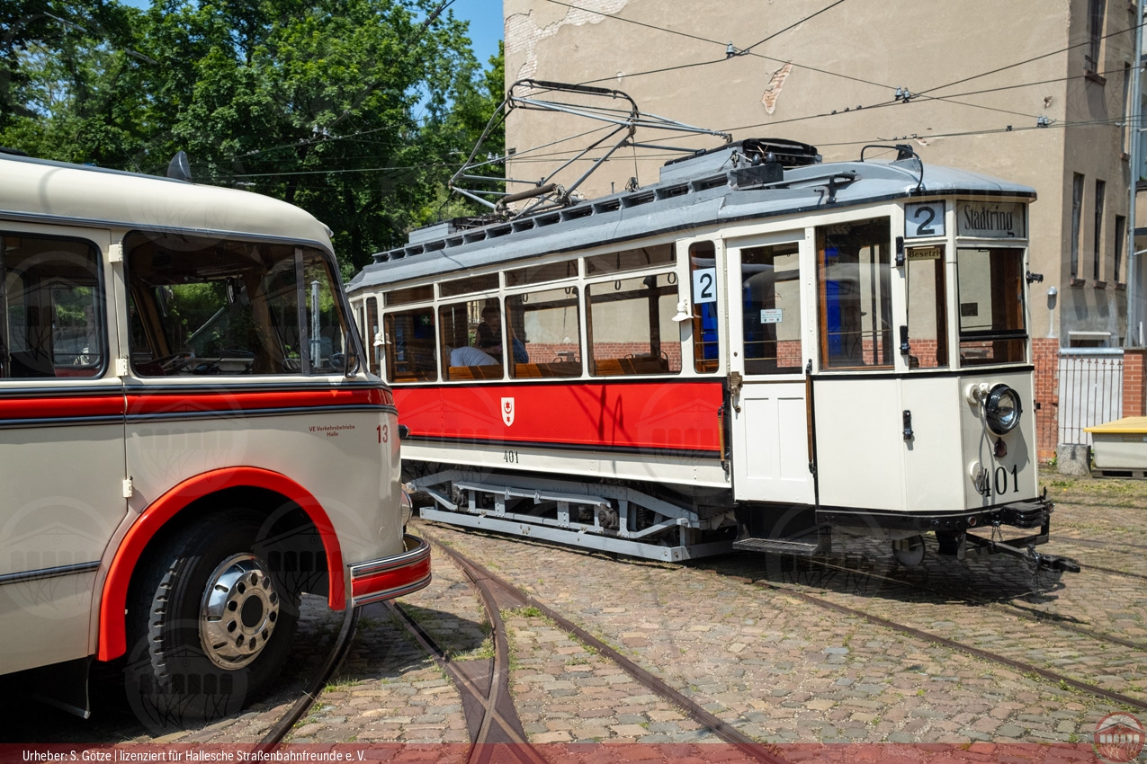 Foto des historischen Omnibus H6B und Triebwagens 401