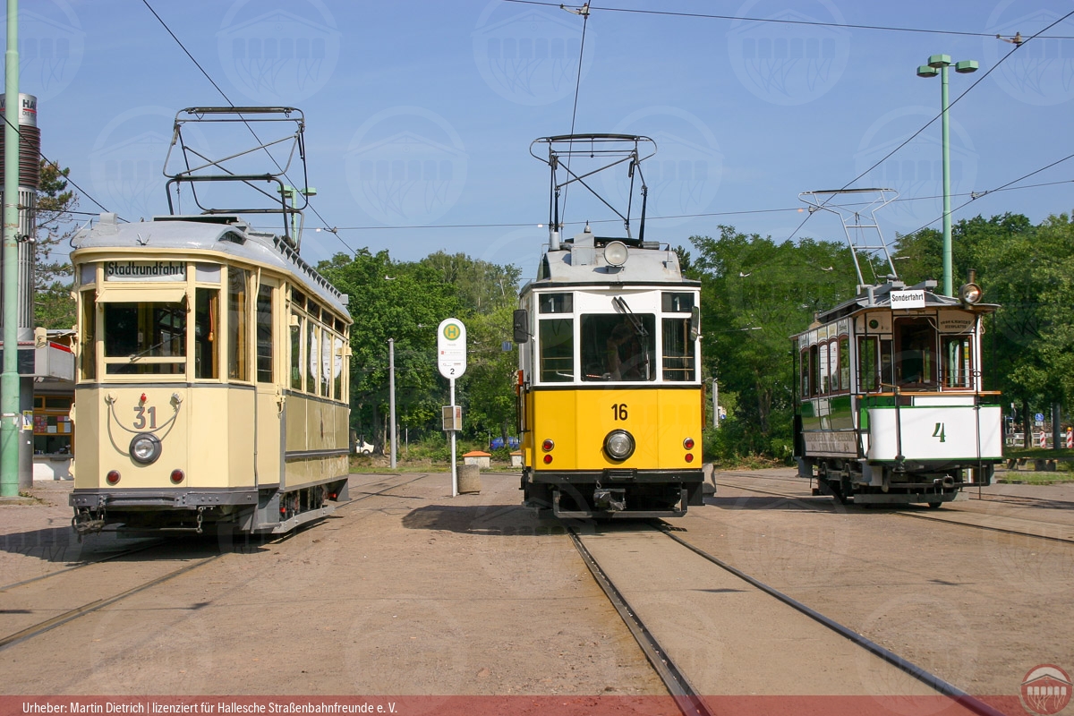 Wagenparade der historischen Triebwagen 31 (aus Halberstadt), 16 (aus Ulm) und 4 (aus Halle)