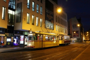 Rundfahrten im Advent - Foto von Triebwagen 523 mit Beiwagen 260