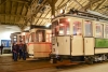 Foto in der Wagenhalle im historischen Depot mit Fahrzeugen zur Museumsnacht